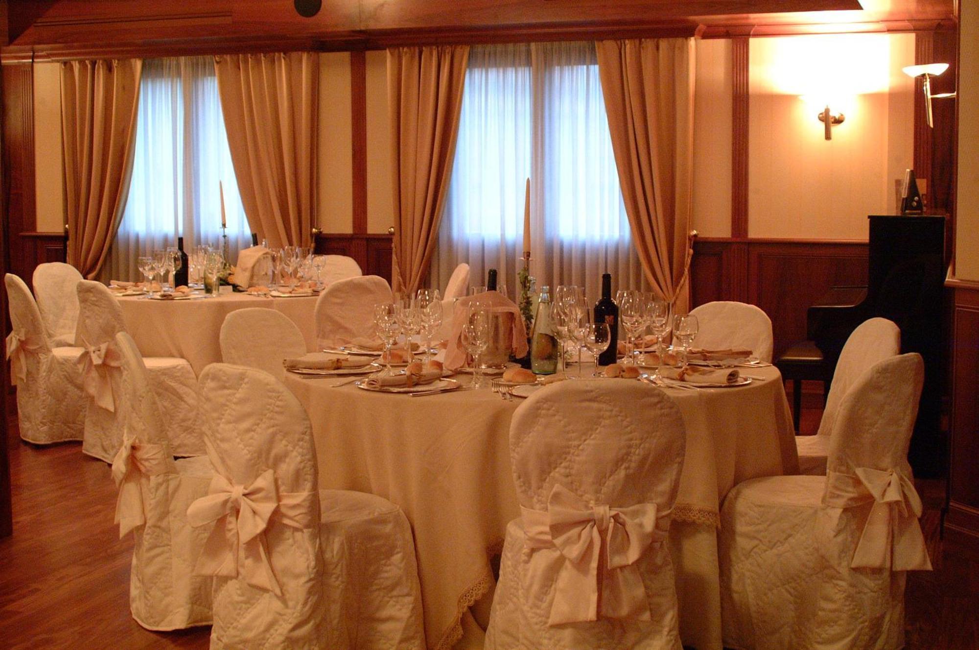 图拉真别墅酒店 贝内文托 餐厅 照片